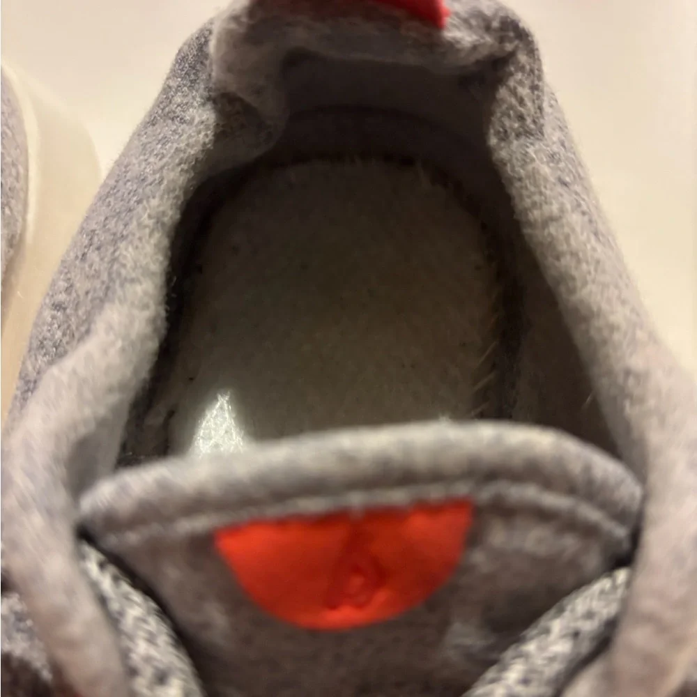 Allbirds Sneakers in Gray with Red - Picture 4 of 8